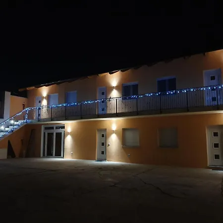 Via Casne 2 Apartament *